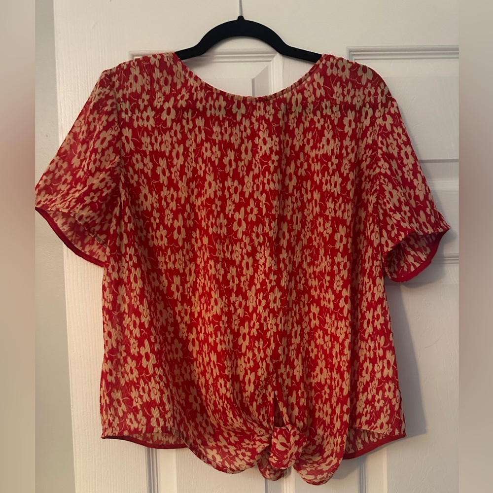 Madewell Crinkled Button-Back Tie Tee in Full Bloom Red